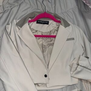 MANIERE DE VOIR Cropped Blazer with Vegan Leather Accent (STONE)